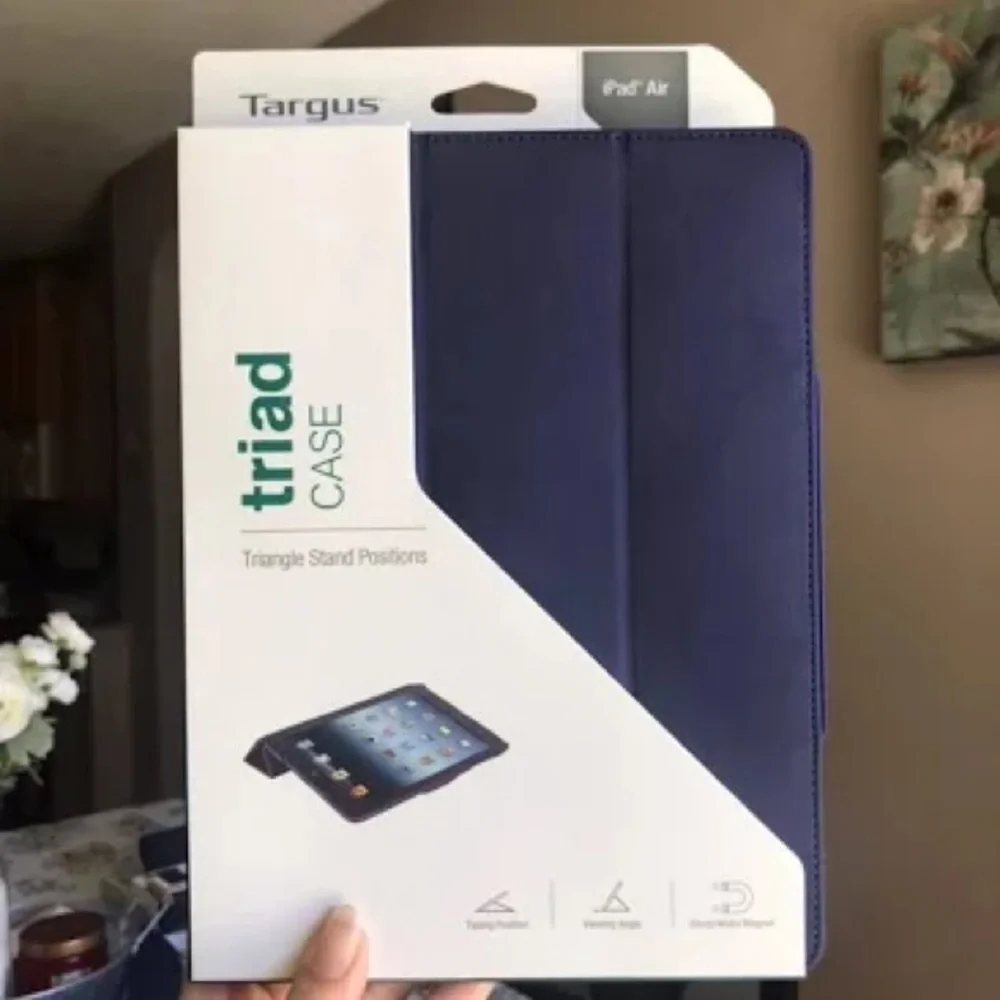 🌟FREE🌟 NWT Targus Triad Portfolio Case Tri-fold Stand Cover iPad Air Royal Blue